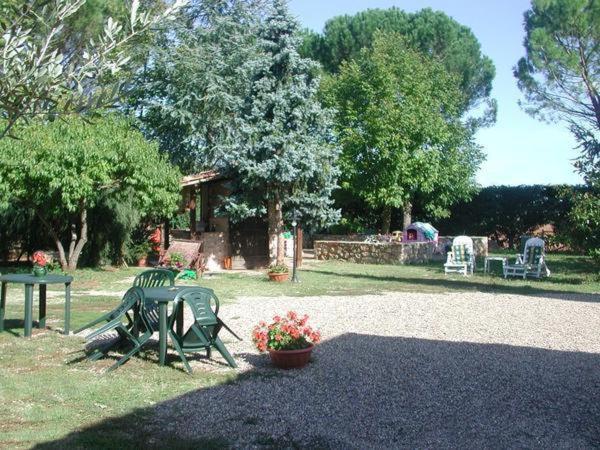 Gasthaus Casale Il Colombaio Di Toiano Valli Exterior foto