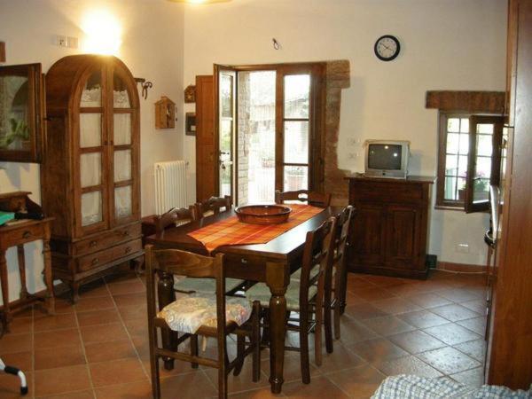 Gasthaus Casale Il Colombaio Di Toiano Valli Exterior foto